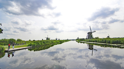 Molinos de viento en Kinderdijk, Holanda, Países Bajos, Europa