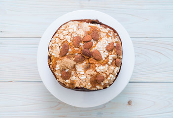 raisin bread cake with almond