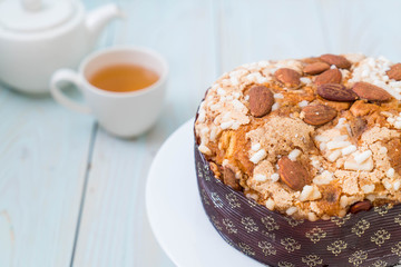 raisin bread cake with almond
