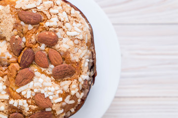raisin bread cake with almond