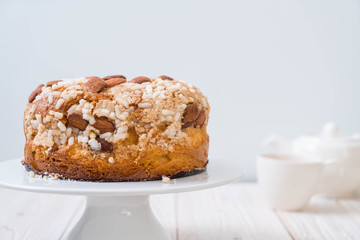 raisin bread cake with almond