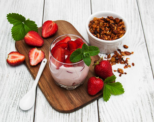 granola,  fresh strawberry and yogurt