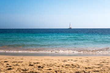 Fototapeta na wymiar Beautiful beach and Atlantic ocean in Fuerteventura Island