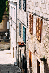 Fototapeta na wymiar Сolored shutters in the old city of Dubrovnik