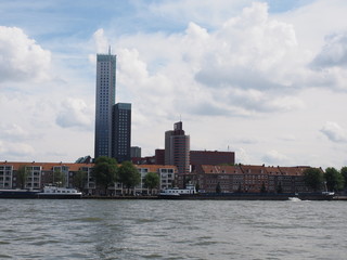 Rotterdam – Silhouetten und Stadtansichten der Hafenstadt in der niederländischen Provinz Südholland 

