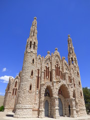 Fototapeta premium Iglesia de Novelda parecida a Sagrada Familia de Gaudi. Novelda es un pueblo de España situado en la provincia de Alicante, en la comarca del Medio Vinalopó