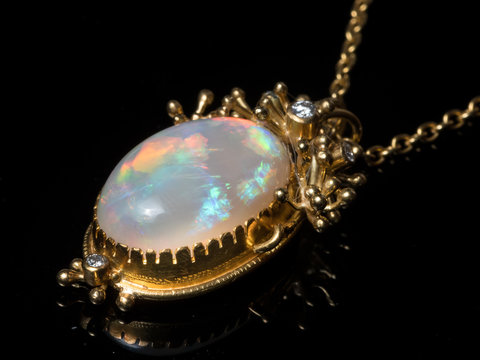 Pendant of a necklace made of gold, opal gemstone