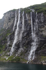 Obraz premium Die 7 Schwestern Wasserfall Geiranger Fjord Norwegen