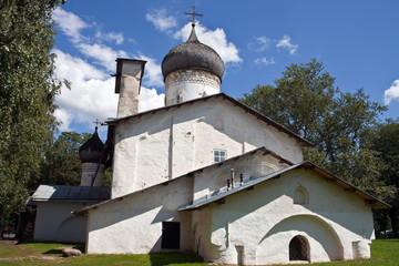 Church of St. Nicholas of usokha in Pskov © okyela