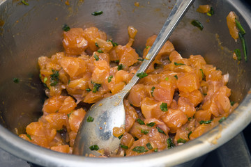 Preparing a salmon tartar