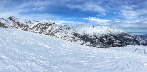 Obraz premium panorama alpino della valle Po in inverno