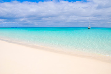 Fototapeta na wymiar Blue tropical lagoon on the island of Ouvea, New Caledonia