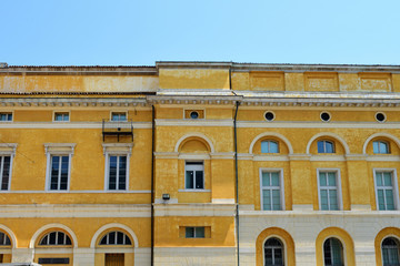 Fototapeta na wymiar Dante-Alighieri-Theater in Ravenna, Italien