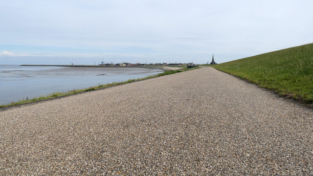 Argine in Frisia sul mare di Wadden