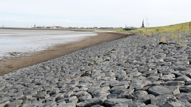 Bassa marea sulle dighe del mare di Wadden