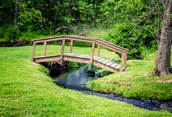 Fototapeta premium wooden bridge over a stream in the woods