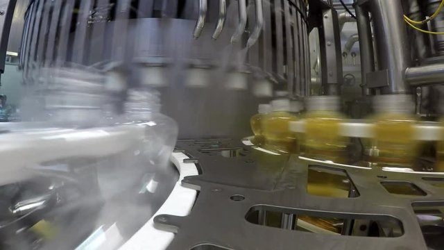 Zeitraffervideo zur PET Flaschenabf&uuml;llung mit Apfelsaft im Langrohrf&uuml;ller