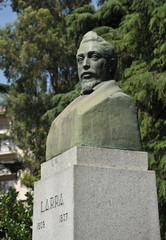 Obraz premium A bust of Mariano Jose de Larra in Madrid.