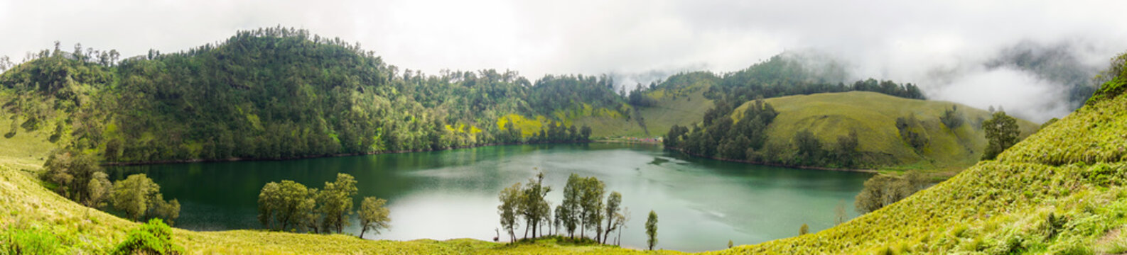 ranu kumbolo lake