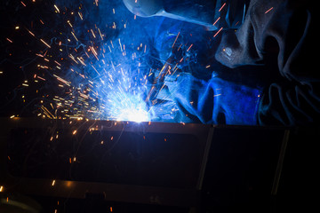 welder uses torch