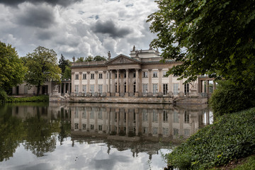 Fototapeta na wymiar Palace on the water in Warsaw, Poland
