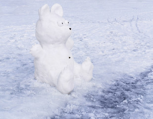 Snow sculpture of bear - obrazy, fototapety, plakaty