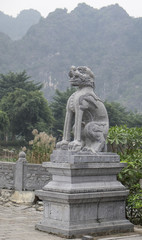 Fototapeta na wymiar statue Bich Dong pagoda