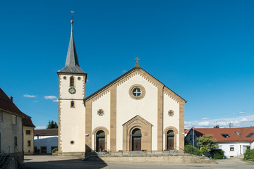 Fototapeta na wymiar Katholische Kirche St. Alban in Heilbronn-Kirchhausen