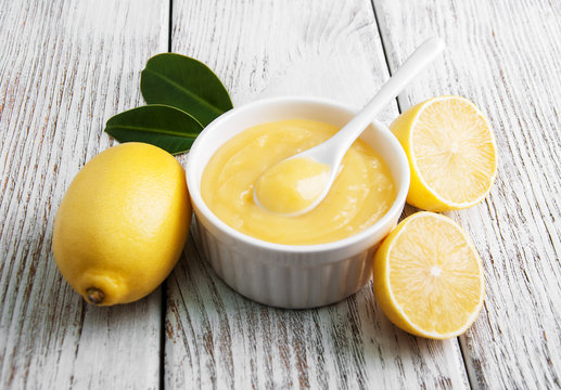 Lemon curd and fresh lemons