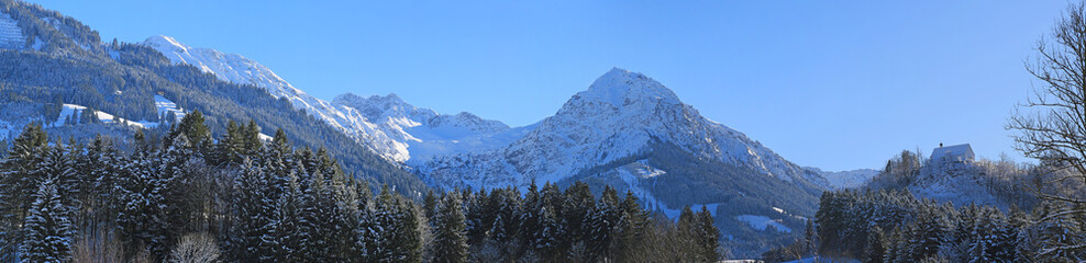 Fototapeta na wymiar Rubihorn - Winter - Bergkette - Panorama - Allgäu - Fischen