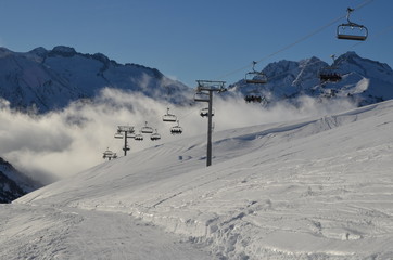 Télésiège et pistes de ski en Pyrénées