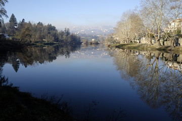 Obraz premium river tamega to amarante