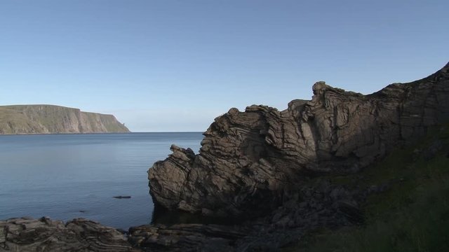 Norwegen, Norge, Honningsv&aring;g, Nordkapp, Mager&oslash;ya, Skarsv&aring;g, Kirkeporten, Kirchenpforte, Horn, Nordkapphorn, Mefjord, Vestfjord, Ford, Klippe, Loch, Naturjuwel