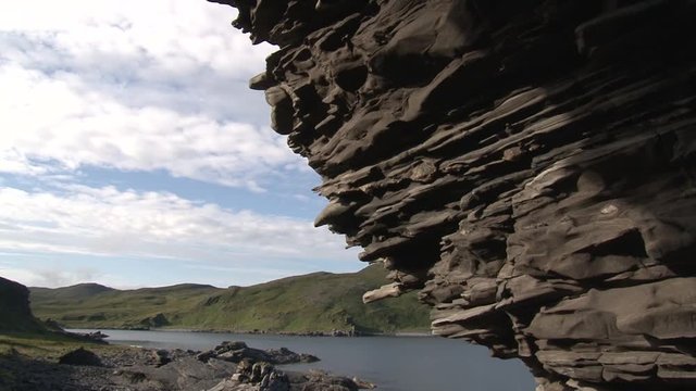 Norwegen, Norge, Honningsv&aring;g, Nordkapp, Mager&oslash;ya, Skarsv&aring;g, Kirkeporten, Kirchenpforte, Horn, Nordkapphorn, Mefjord, Vestfjord, Ford, Klippe, Loch, Naturjuwel