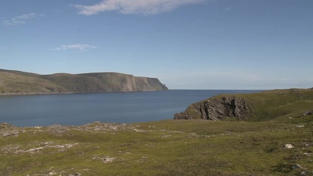 Norwegen, Norge, Honningsv&aring;g, Nordkapp, Mager&oslash;ya, Skarsv&aring;g, Kirkeporten, Kirchenpforte, Horn, Nordkapphorn, Mefjord, Vestfjord, Ford, Klippe, Loch, Naturjuwel