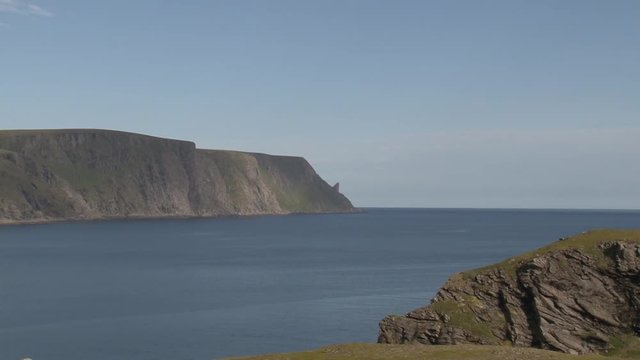 Norwegen, Norge, Honningsv&aring;g, Nordkapp, Mager&oslash;ya, Skarsv&aring;g, Kirkeporten, Kirchenpforte, Horn, Nordkapphorn, Mefjord, Vestfjord, Ford, Klippe, Loch, Naturjuwel