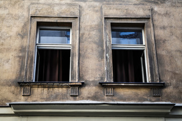 Fototapeta na wymiar Windows on old building