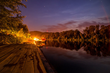 Port na rzece nocą - Tokaj	