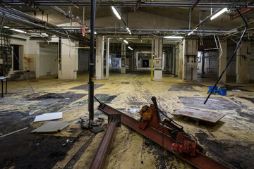 Leere Fabrikhalle in einer alten Sifenfabrik