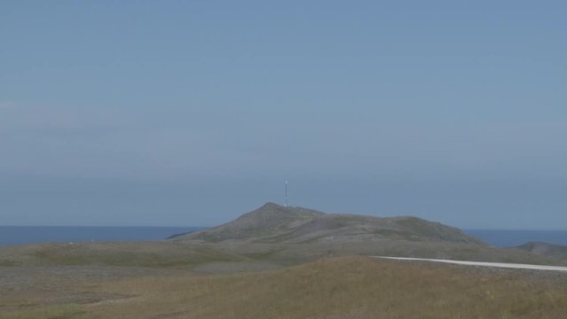 Norwegen, Norge, Nordkapp, Mager&oslash;ya, Gjeasv&aelig;r, Stra&szlig;e, Weg, Fv156, Landstra&szlig;e, Nebenstra&szlig;e, Gras, karg, wild, unber&uuml;hrt, weit, fern, T&uuml;mpel, See, Moor