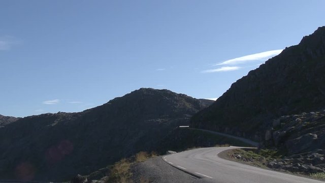 Norwegen, Norge, Nordkapp, Mager&oslash;ya, Gjeasv&aelig;r, Stra&szlig;e, Weg, Fv156, Landstra&szlig;e, Nebenstra&szlig;e, Gras, karg, wild, unber&uuml;hrt, weit, fern, T&uuml;mpel, See, Moor