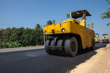 An asphalt roller