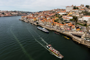 Fototapeta na wymiar View of the Douro River from the Dom Luis I Bridge