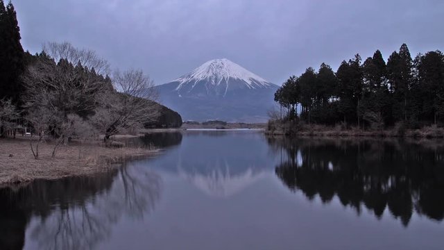 Lake Tanuki evening view of Fujiyama
