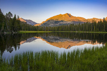 Naklejka premium Diamond Lake Sunset