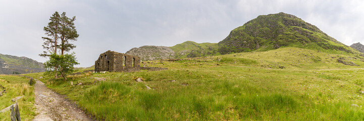 Fototapeta na wymiar The ruin of Capel Rhosydd near Blaenau Ffestiniog, Gwynedd, Wales, UK - with Moel Yr Hydd in the background