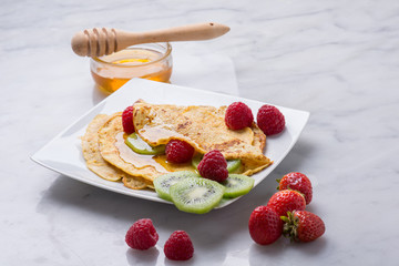 crepes with honey and fruits
