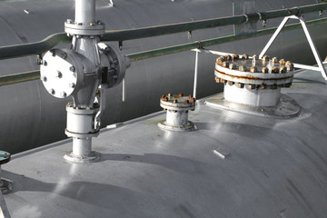 vent valves over pressure canisters for gas storage in industrial refinery