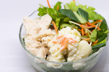 野菜と鶏とポテトサラダのサラダ
