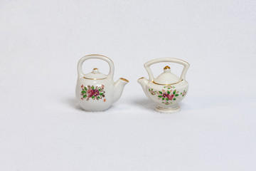small ceramic teapot salt and pepper shakers